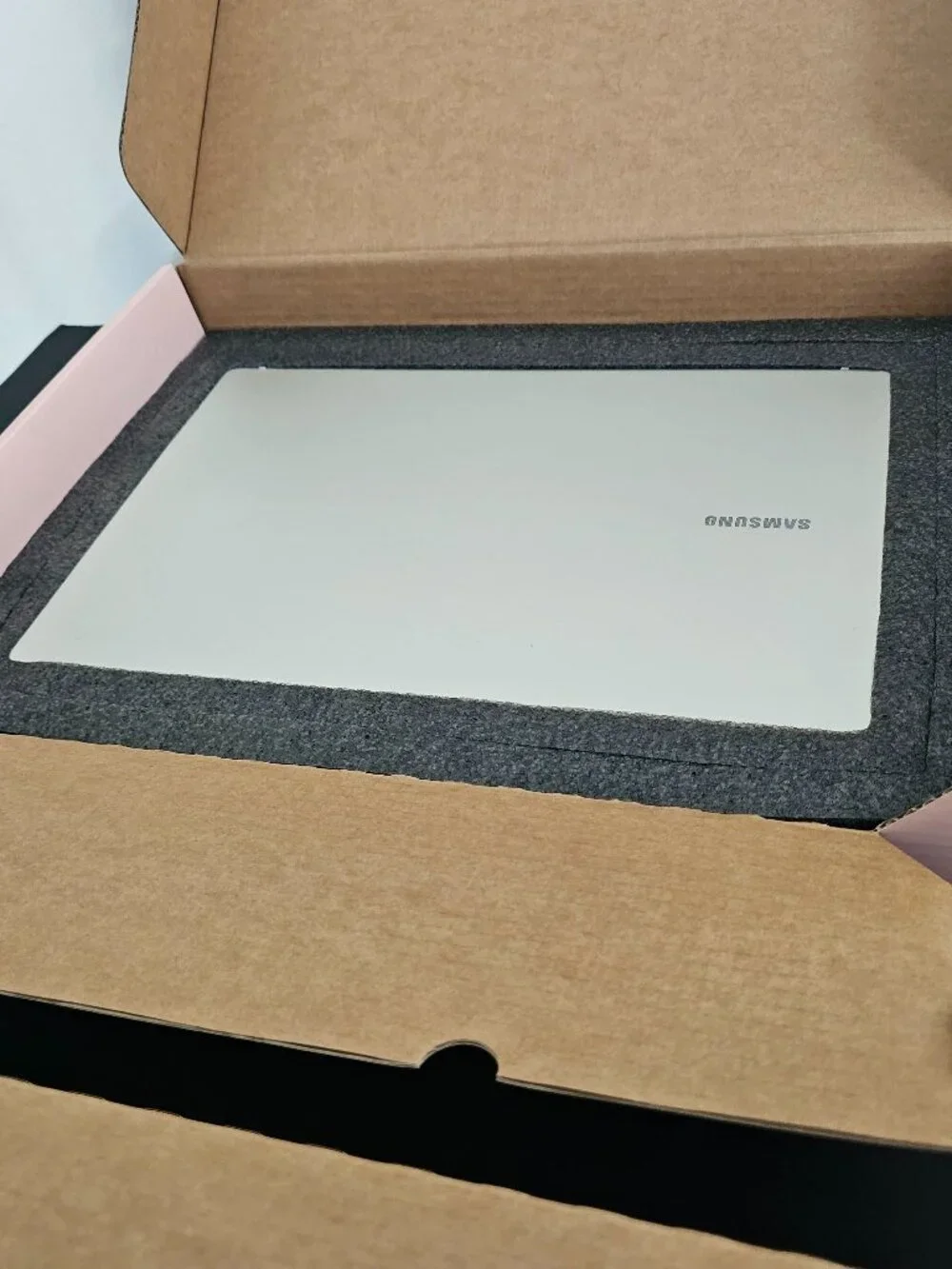 SAMSUNG Galaxy Book 15.6